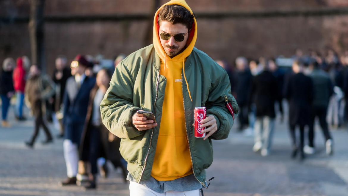 look homme avec baskets Vans