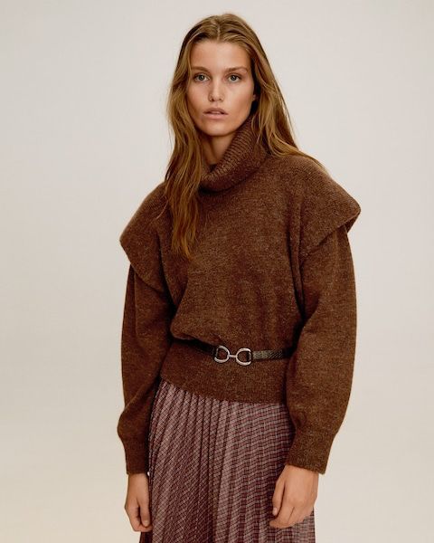 jupe plissée et pull marron