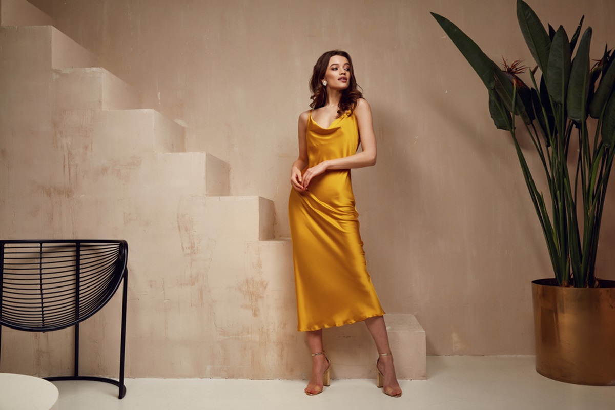 Comment porter la robe jaune pour un mariage